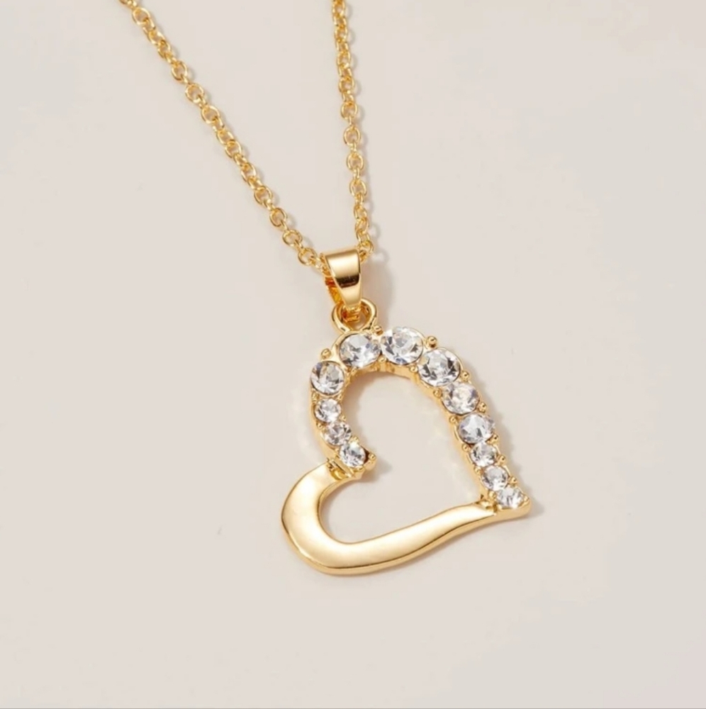 🆕️ gold rhinestone heart necklace